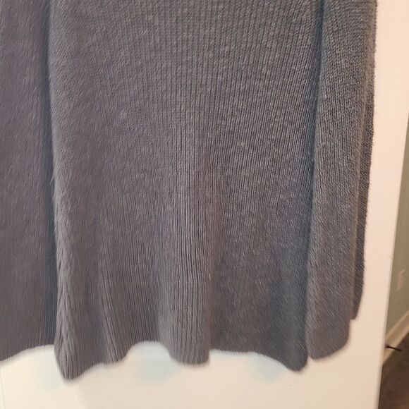 American Eagle Gray Bell Sleeve V-Neck Ribbed Sweater - Picture 10 of 10